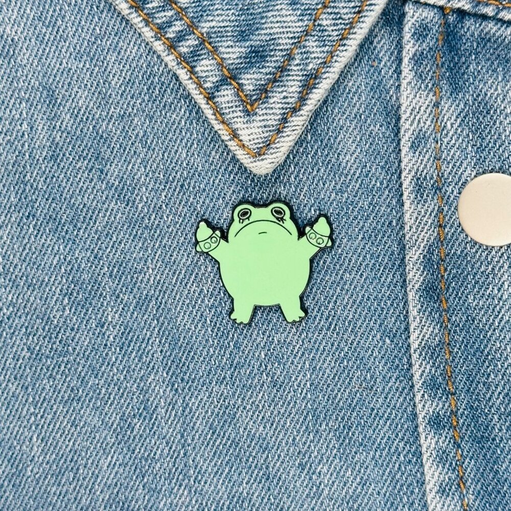 ⭐Enamel Pin Punk Frog Giving The Finger Broch GreenAnimal alloy Badge New Oz⭐